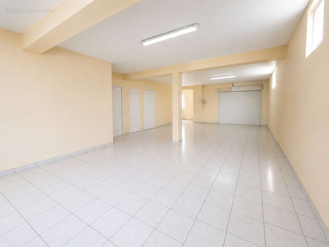 Maison familiale avec jardin - 106 m2 - Terrain 400 m2 - Garage 3 voitures - Livry-Gargan - photo 9
