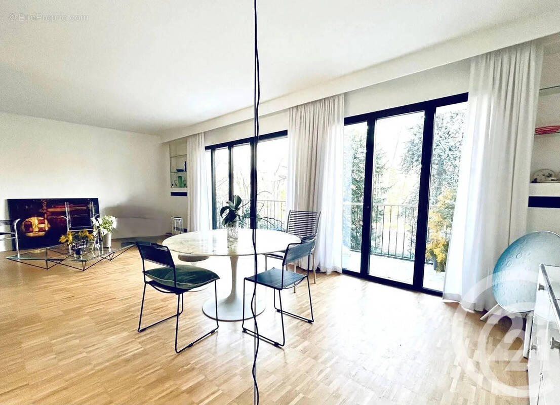 Appartement à NEUILLY-SUR-SEINE