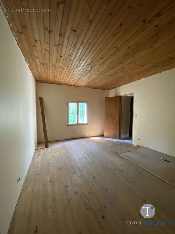 Maison à JAU-DIGNAC-ET-LOIRAC