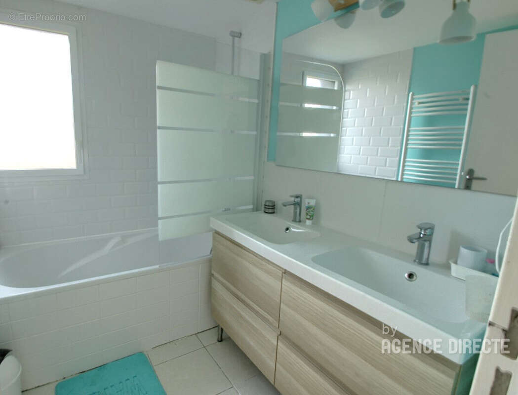 Maison à LA CHAPELLE-DES-FOUGERETZ