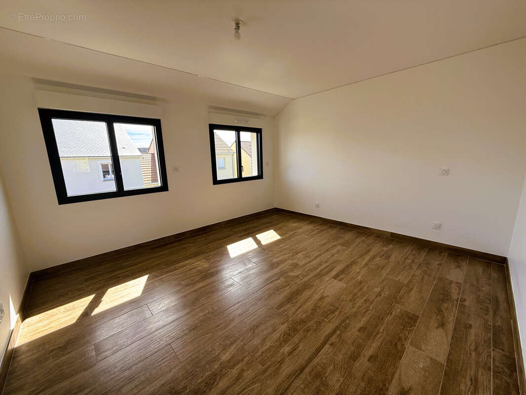 Maison à MAINVILLIERS