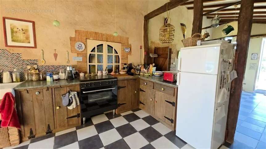 Maison à SAINT-MARTIAL-SUR-ISOP