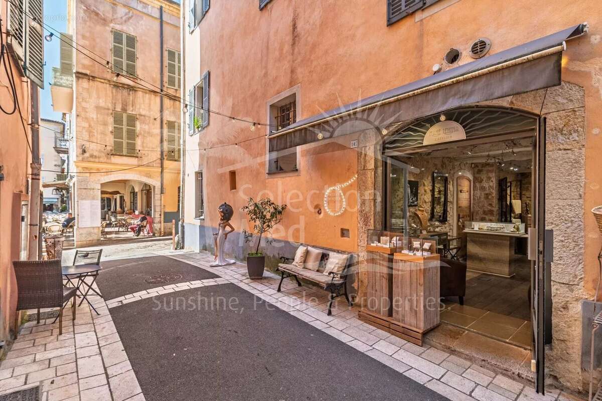 Commerce à VALBONNE