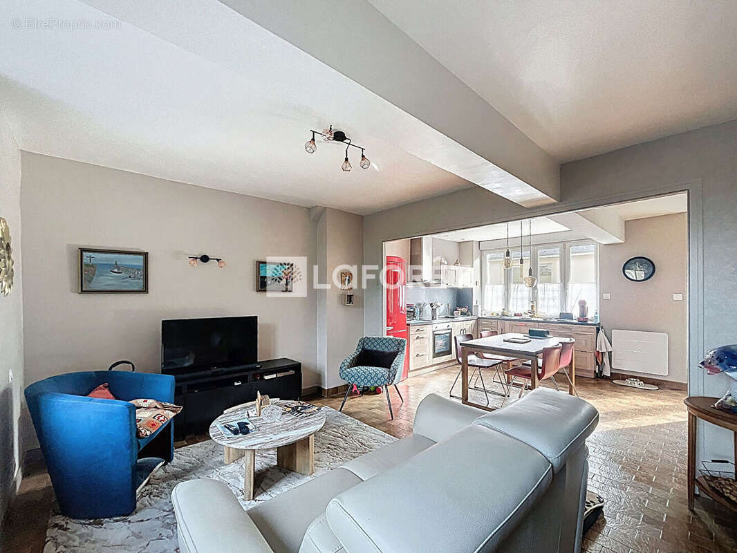 Maison à SAINT-BOMER-LES-FORGES