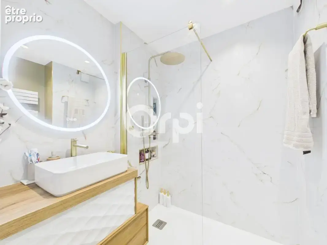 Entièrement rénové - traversant - garage - cave - piscines - photo 11