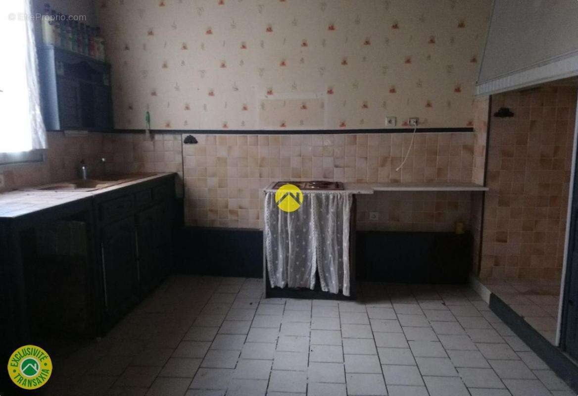 Maison à AINAY-LE-CHATEAU