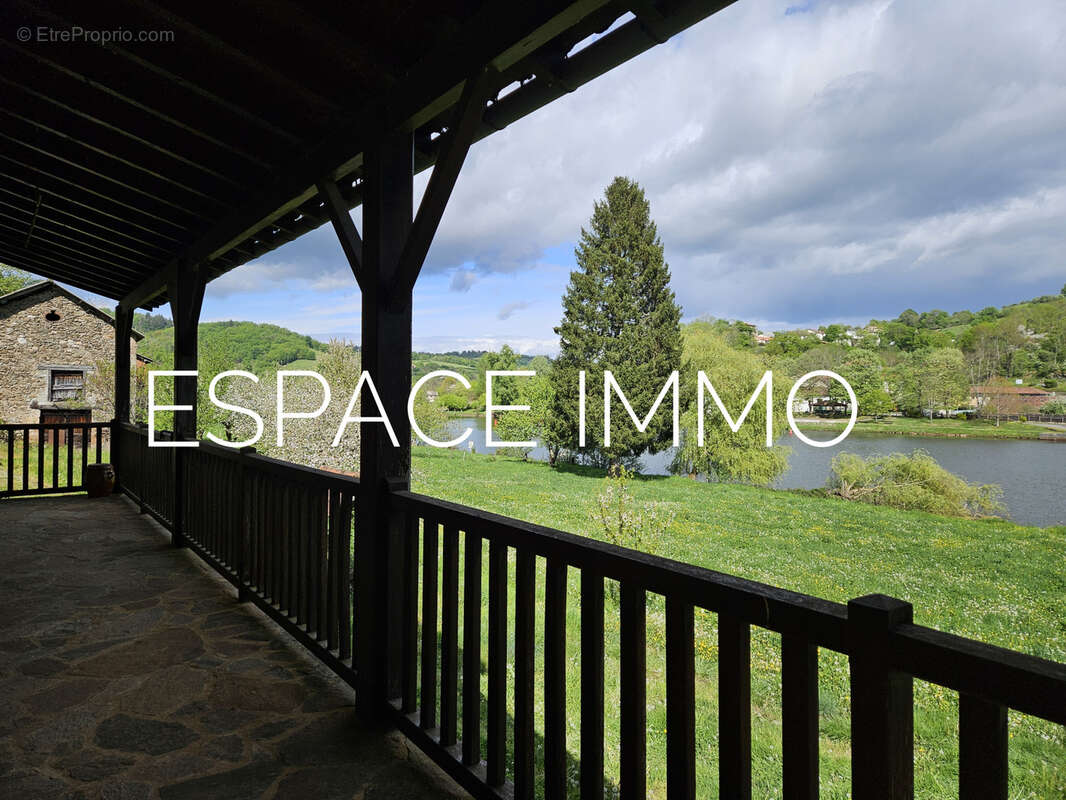 Maison à LIVINHAC-LE-HAUT