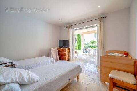 Maison 240 m² à Sainte-Maxime  - photo 2