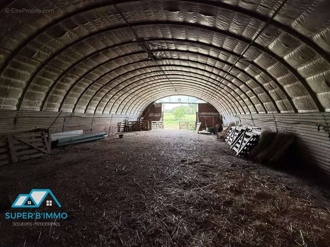 Commerce à SAINT-PRIVAT-DU-DRAGON