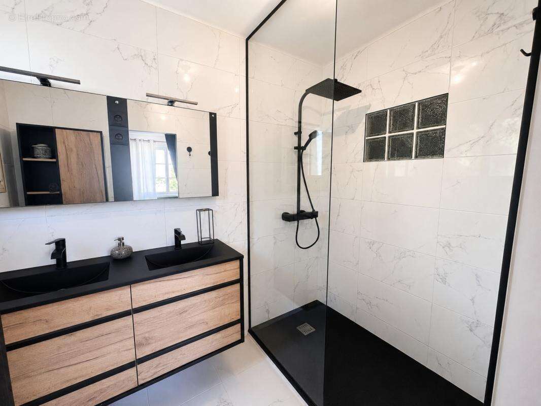 Saint-Avé – Quartier des Trois Rois – Maison familiale rénovée de 145 m² – 5 chambres – Terrain de 790 m² - photo 8