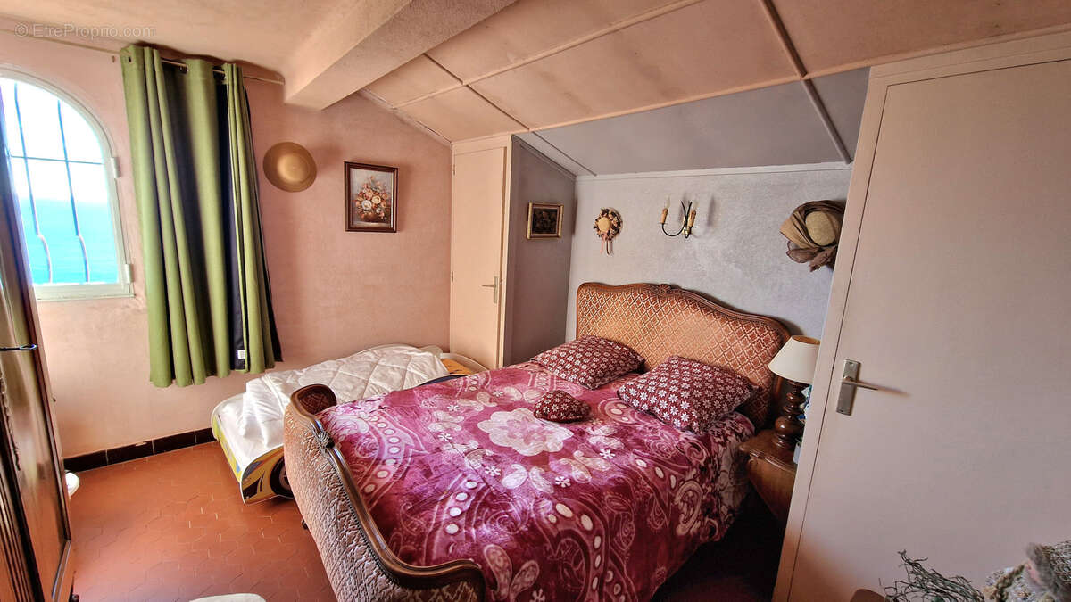 Maison à LES ISSAMBRES