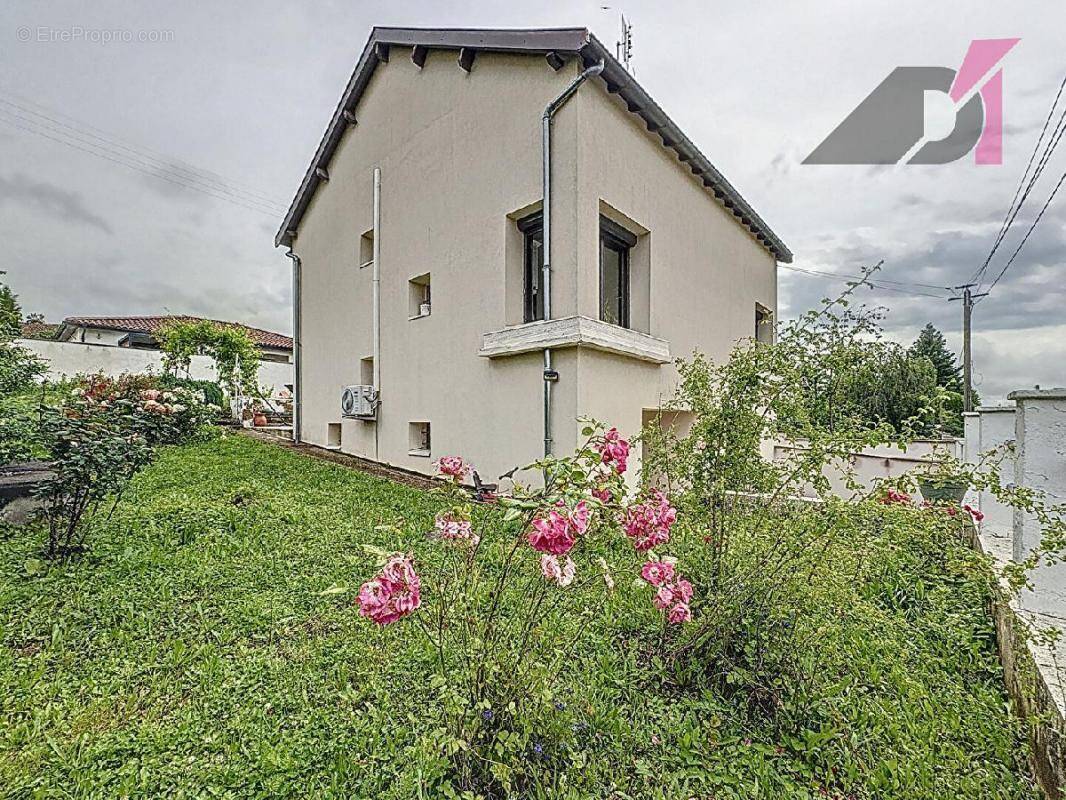 Maison à CHARNAY-LES-MACON