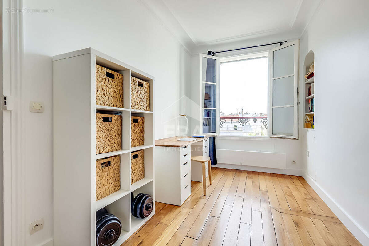 Appartement à PARIS-17E