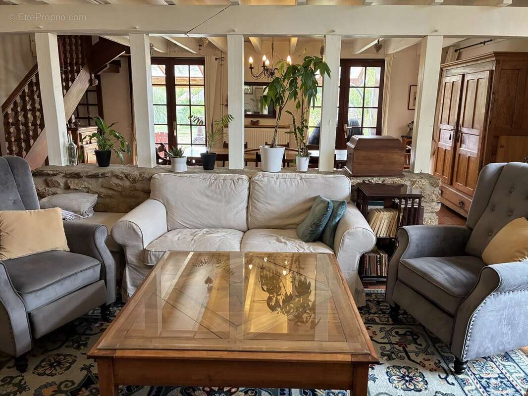 Maison rénovée avec gîte séparé de 3 chambres et piscine !! - photo 4