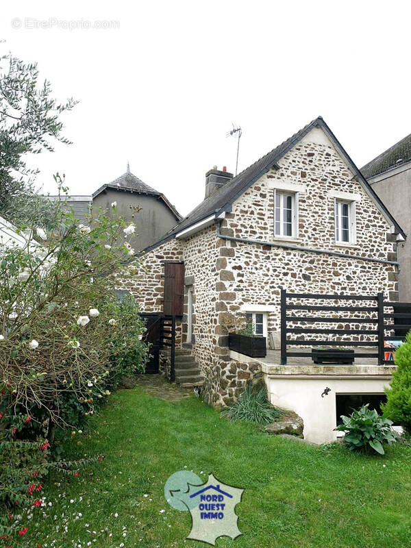 Maison à AMBRIERES-LES-VALLEES