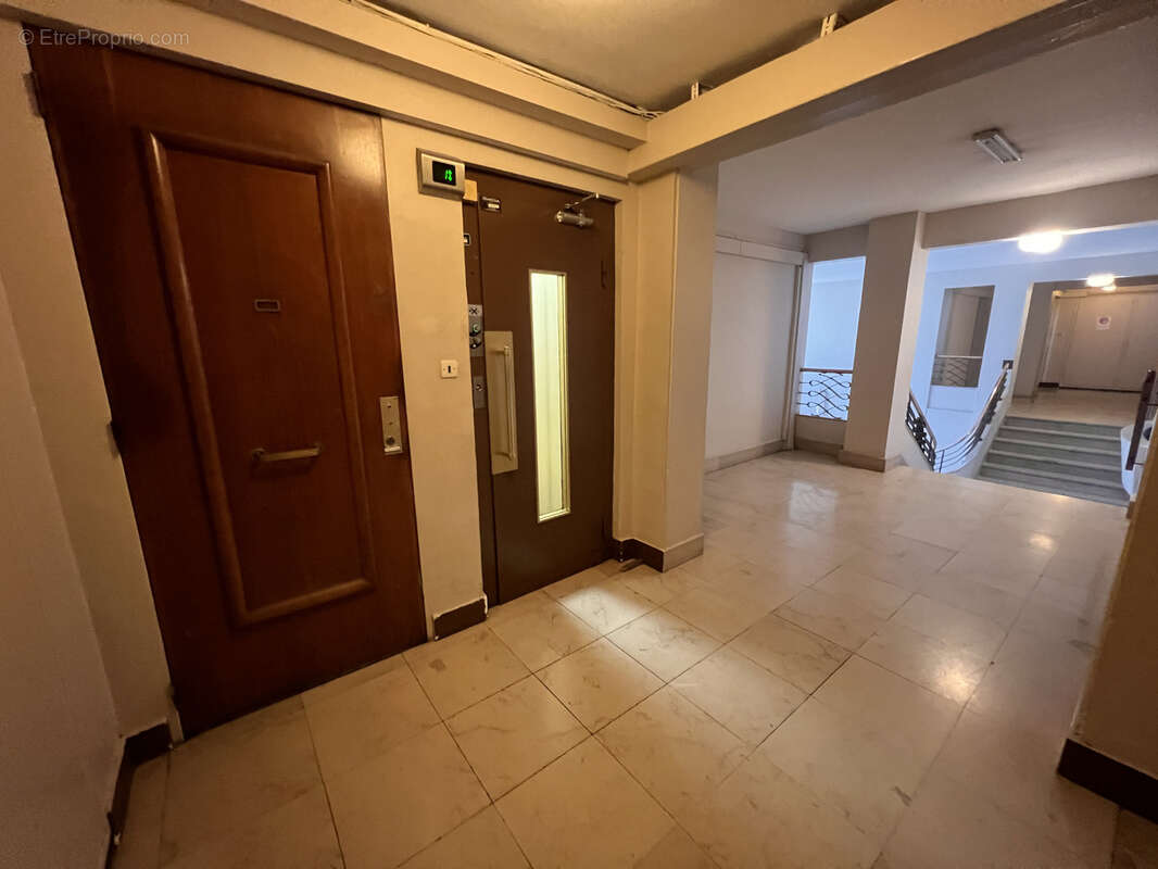 Appartement à MARSEILLE-1E