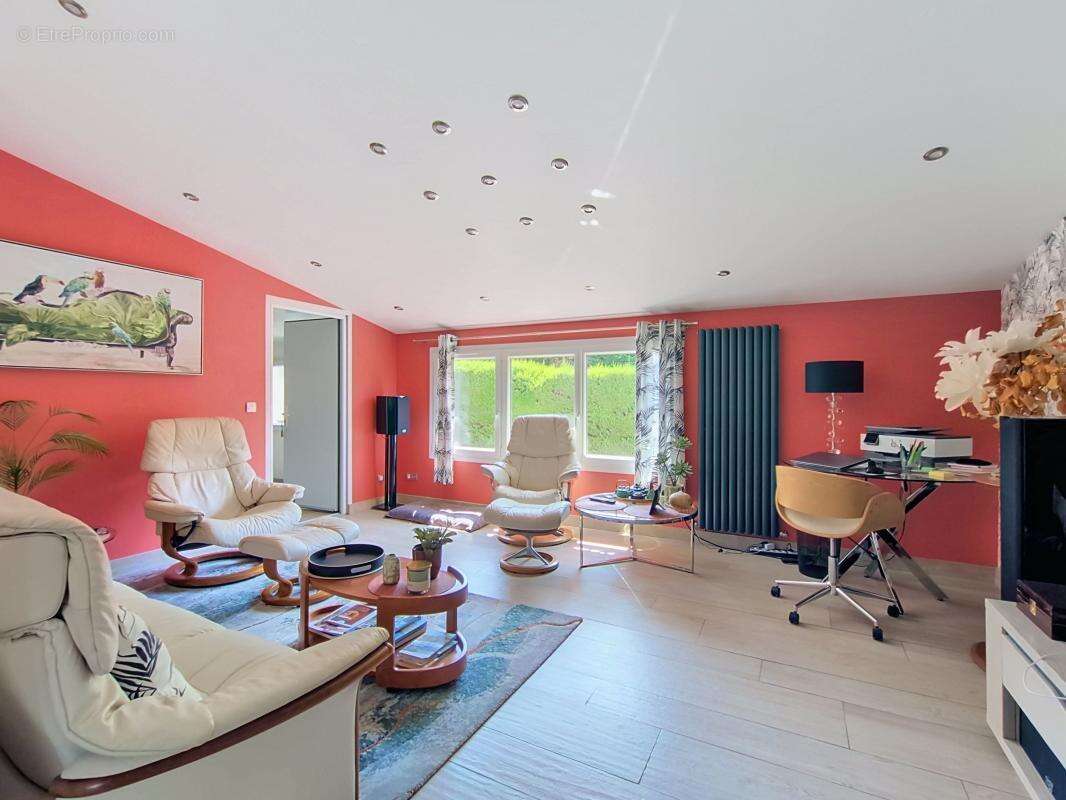 Maison - dépendances - stationnements - bi famille - photo 15