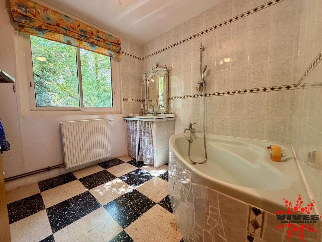 Maison de campagne pleine de charme sur 1768m2 - photo 12