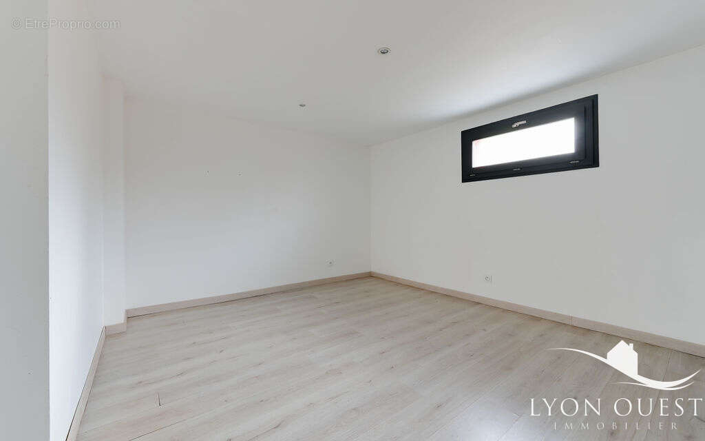 Appartement à CHARBONNIERES-LES-BAINS