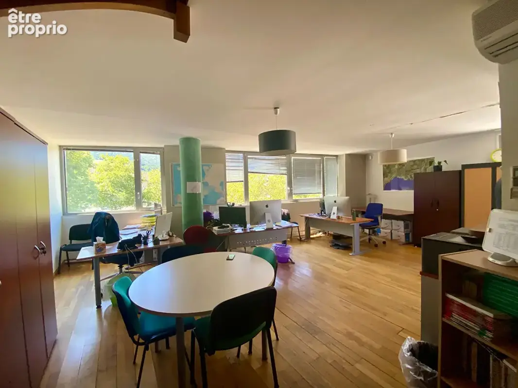 Centre-ville de Millau  Duplex professionnel avec locataire en place - photo 9