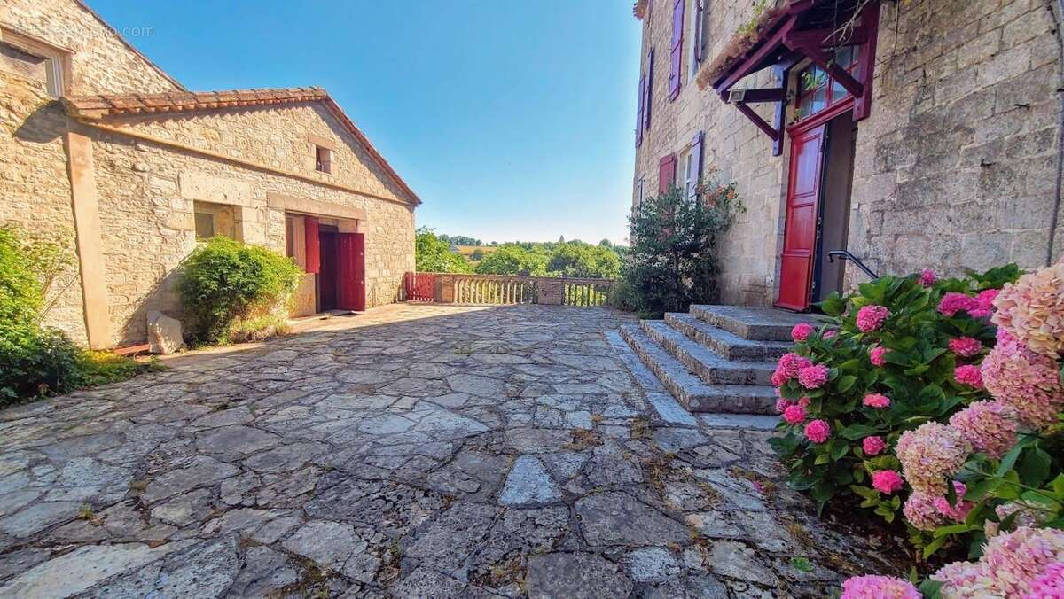 Maison à CASTELNAU-MONTRATIER