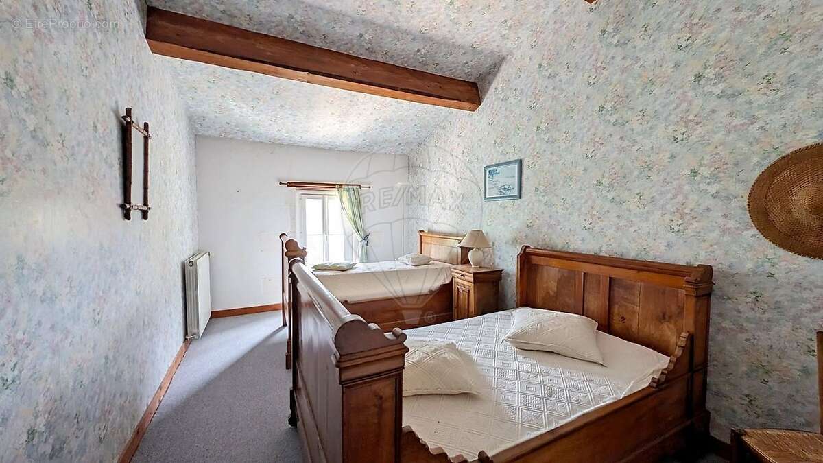 Maison à CHAILLEVETTE