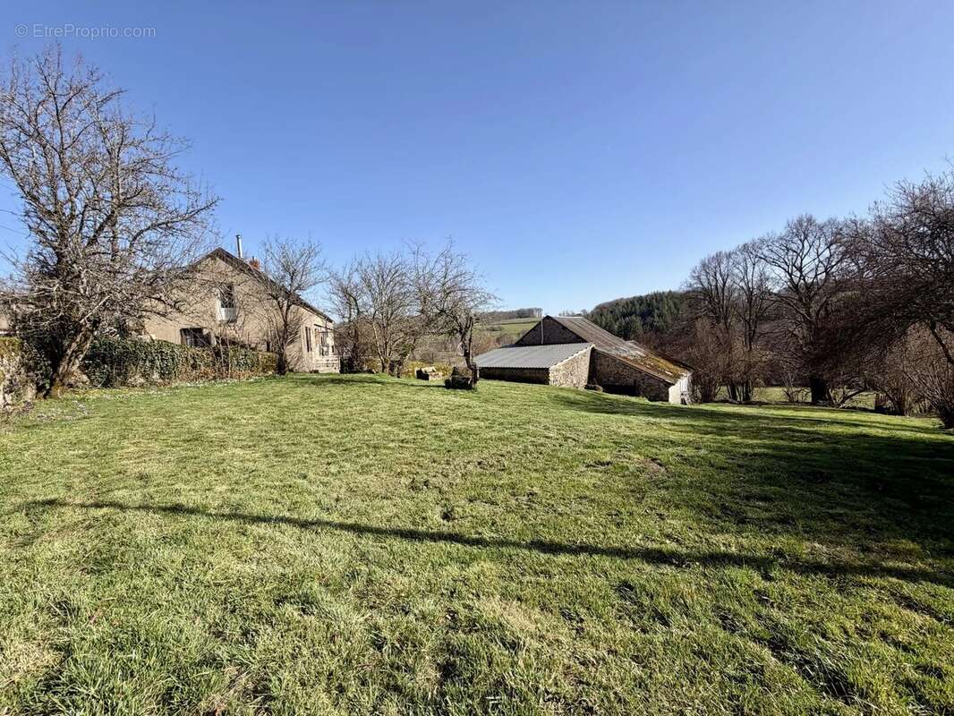 Maison à MONTSAUCHE-LES-SETTONS