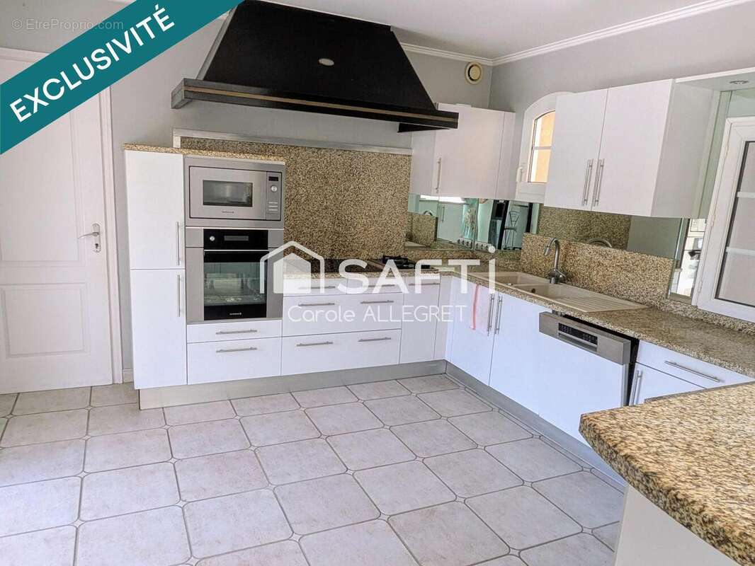Maison 180 m² à Bourg-Saint-Christophe  - photo 5