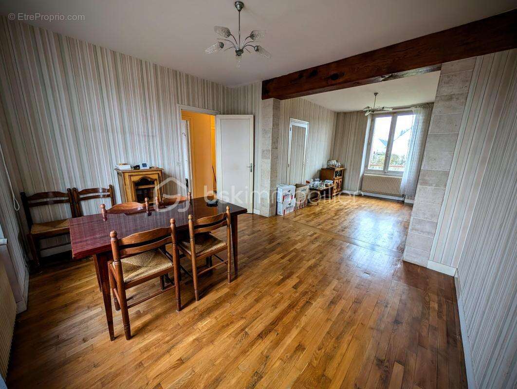 Maison à SAINT-PIERRE-LES-NEMOURS