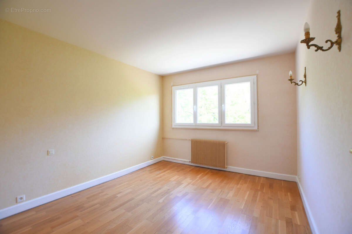 Appartement à LES ESSARTS-LE-ROI