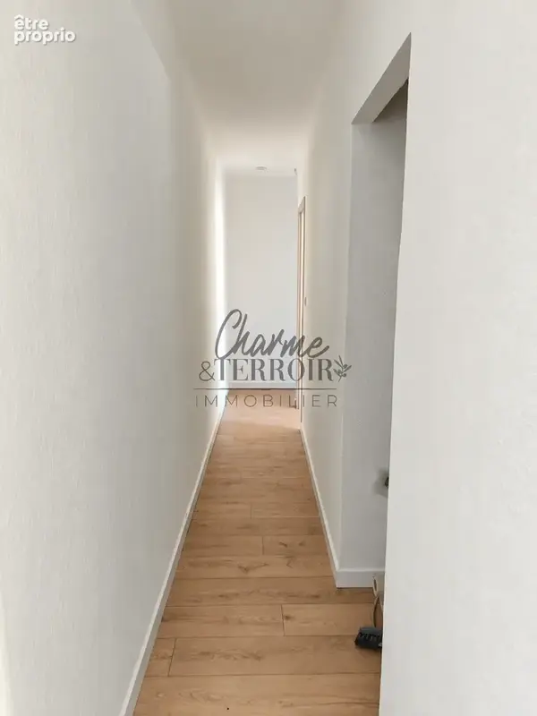 UZES Appartement dans résidence sécurisée avec piscine - photo 7