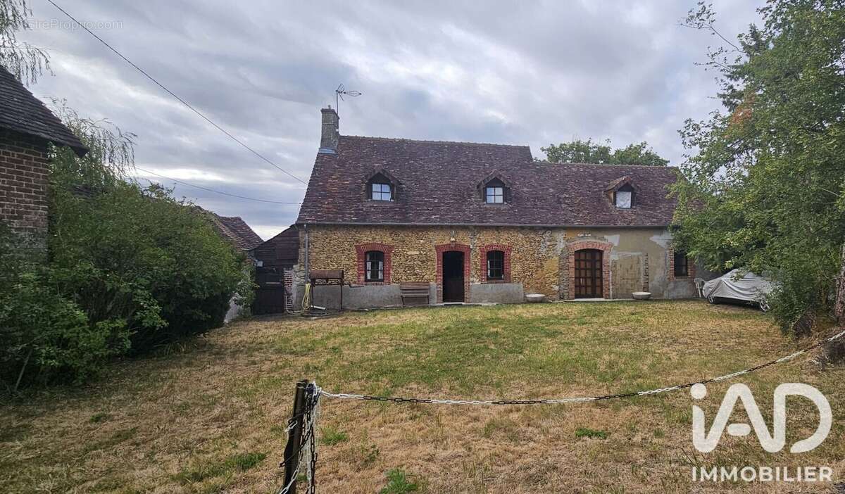Maison 126 m² à Semur-En-Vallon  - photo 2