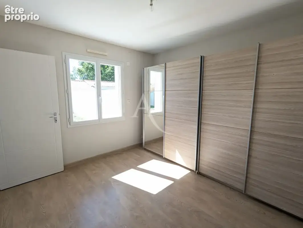 Maison récente de 95 m² à vendre à Challans avec garage et terrain - photo 4