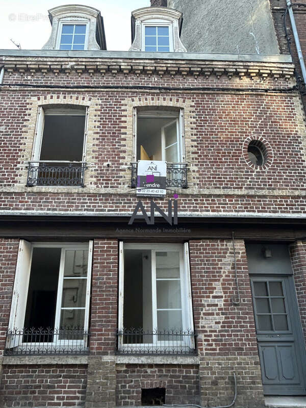 Maison à GREGES