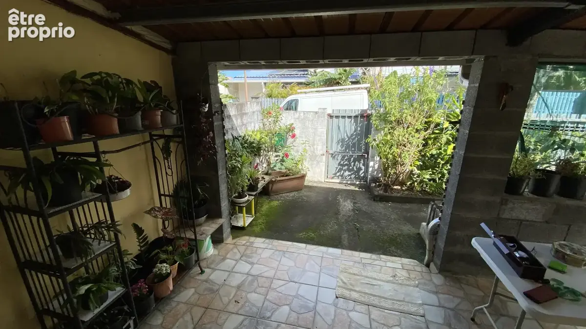A Saint-André, Maison F5 de 101m2 plus varangue, cuisine extérieure, dépendance .... - photo 2