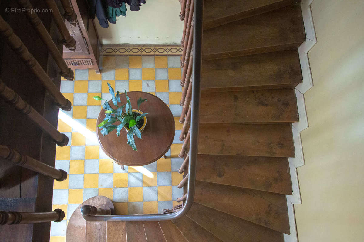 Elégante maison de maître avec potentiel commercial - photo 8