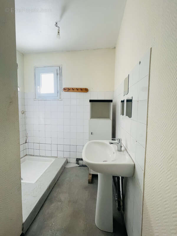 Appartement à SAINT-UZE