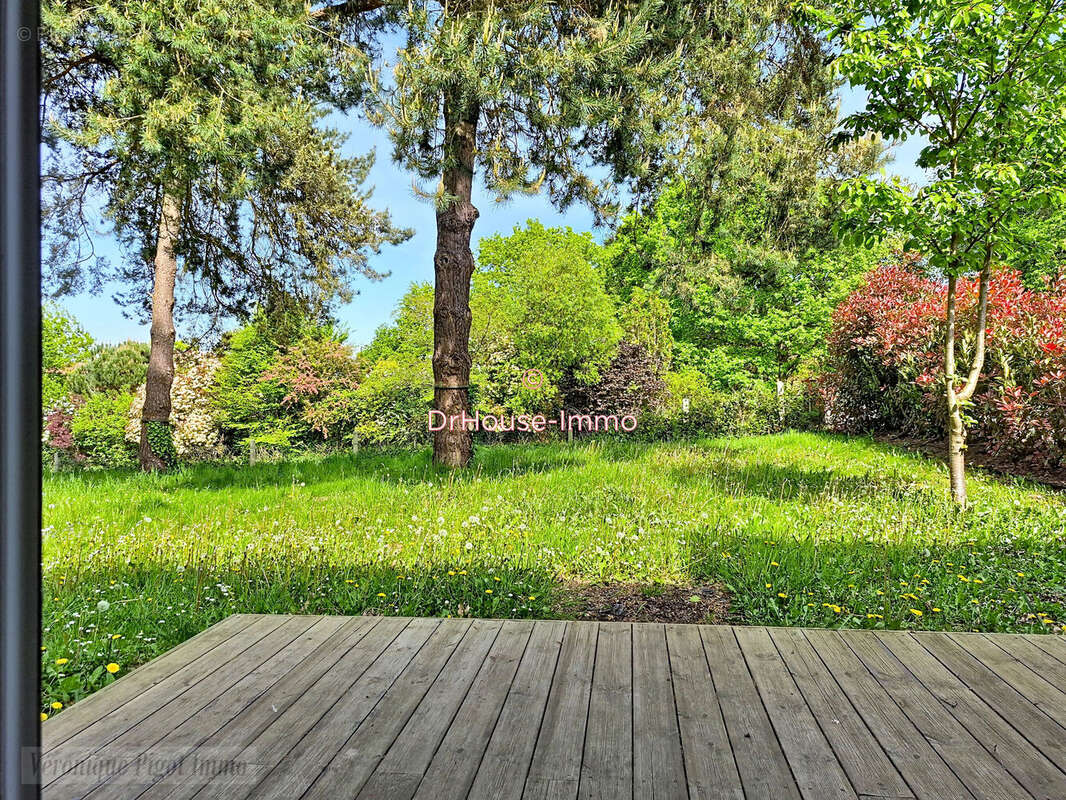 Appartement à SAINT-REMY-L'HONORE