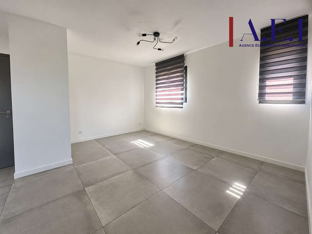 Appartement T4 avec terrasses et stationnement privatif - photo 4
