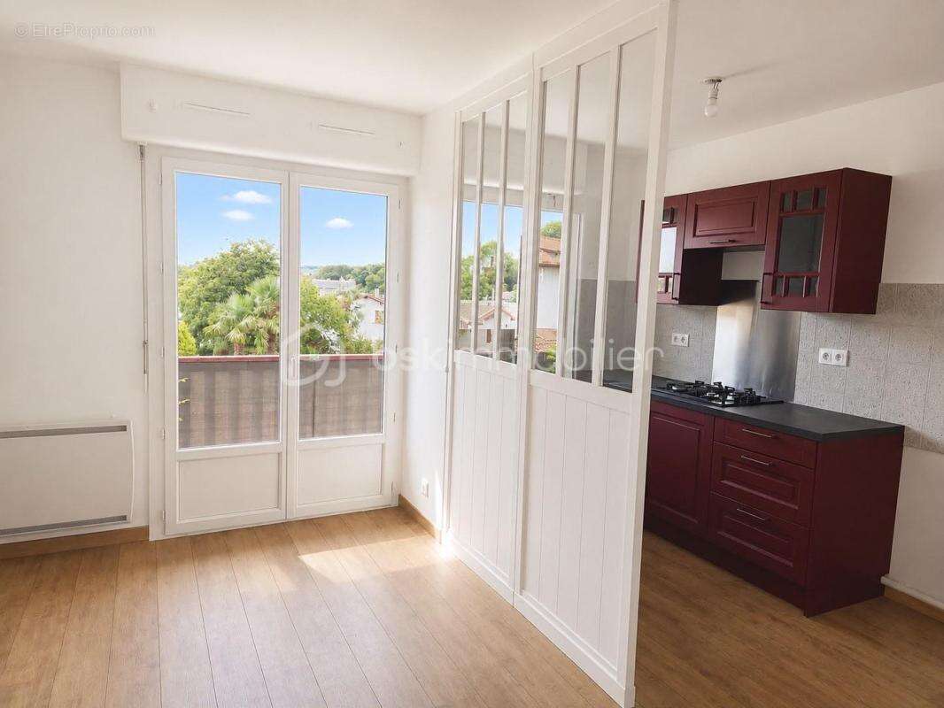 T2 rénové avec balcon - Centre ville à pied - photo 3