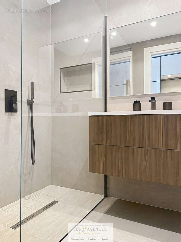 Appartement à COGOLIN