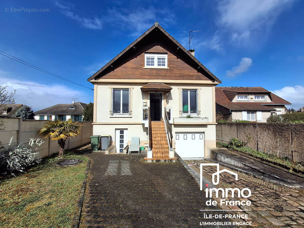Maison à FRENEUSE