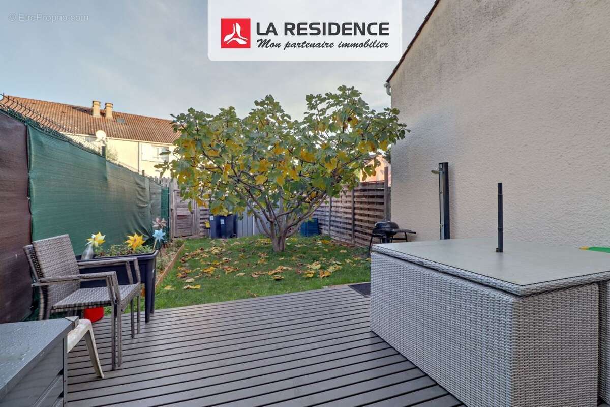 Maison à JOUY-LE-MOUTIER