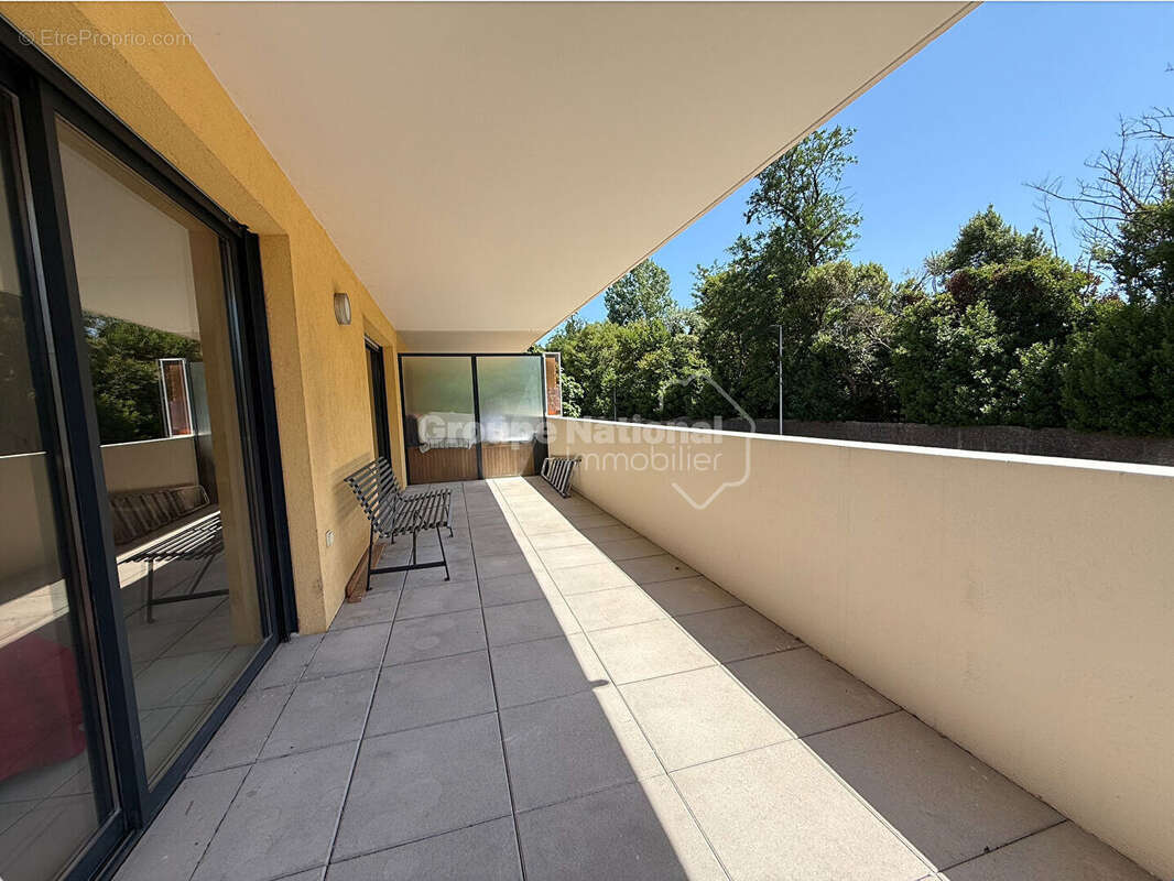 Appartement à LA ROQUETTE-SUR-SIAGNE