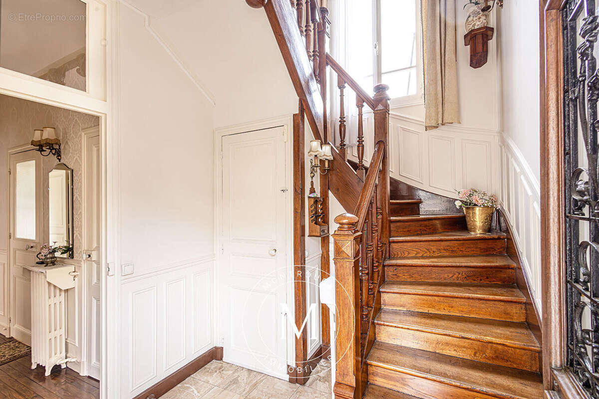 Maison à MONTROUGE