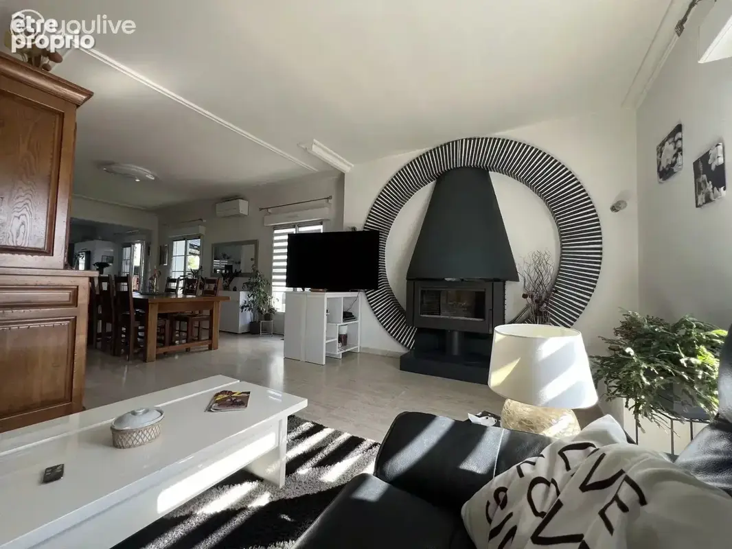 Maison de qualité avec appartement indépendant, terrain arboré de 2 500 m² et ascenseur extérieur - photo 12