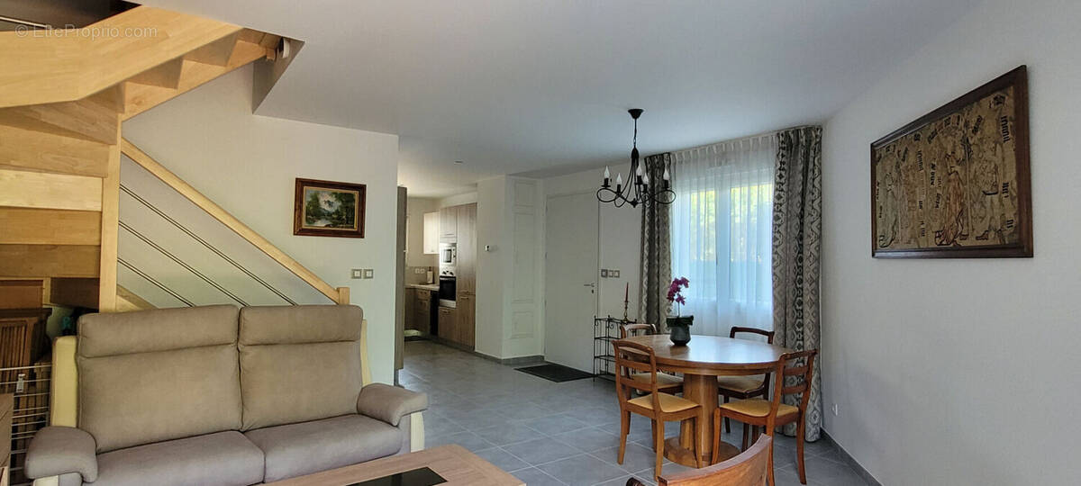 Maison 4 pièces 89 m² · à Bellegarde-sur-Valserine · 89 m² · 350 000 €