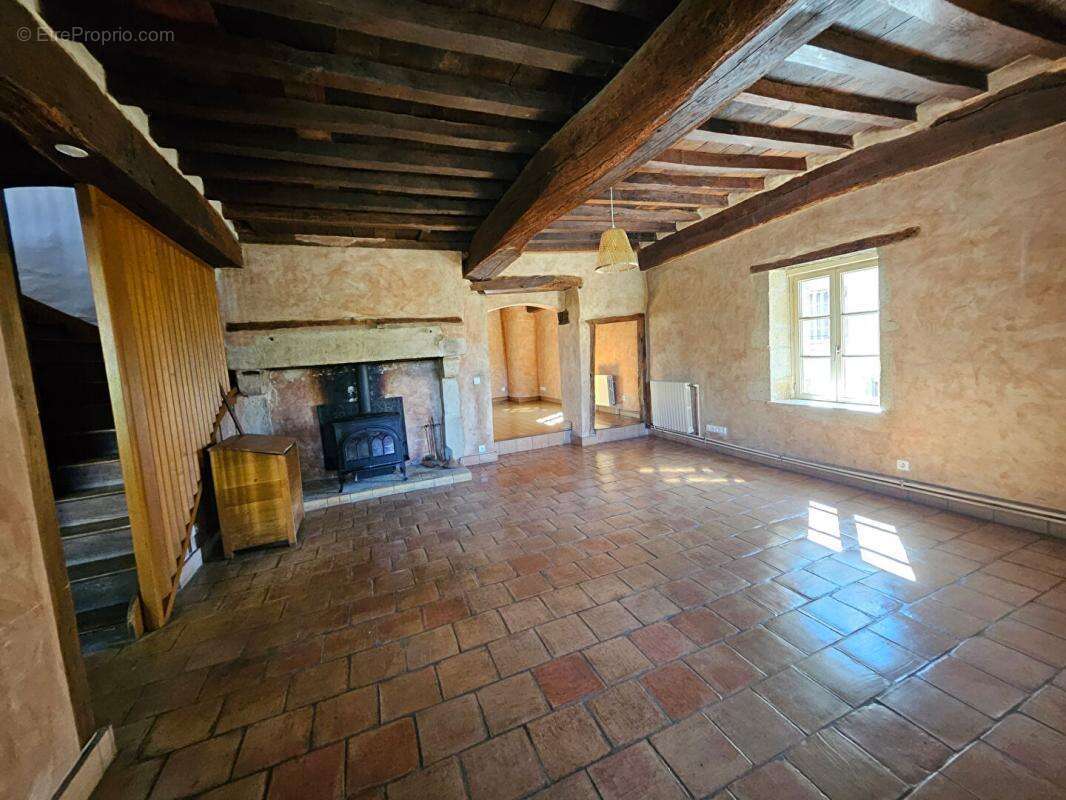 210 000, Maison Ancienne de Caractère, 10 mn de Mirebeau, TALMAY - photo 3
