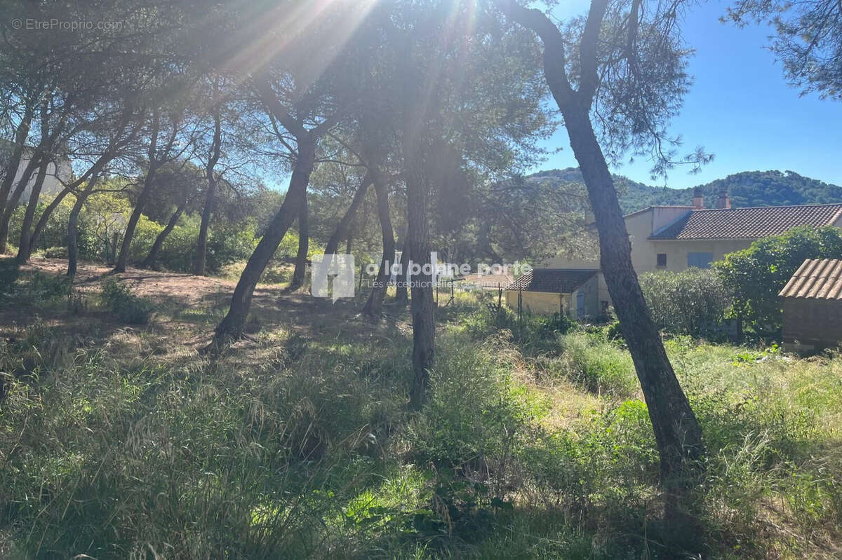 Terrain à VENTABREN