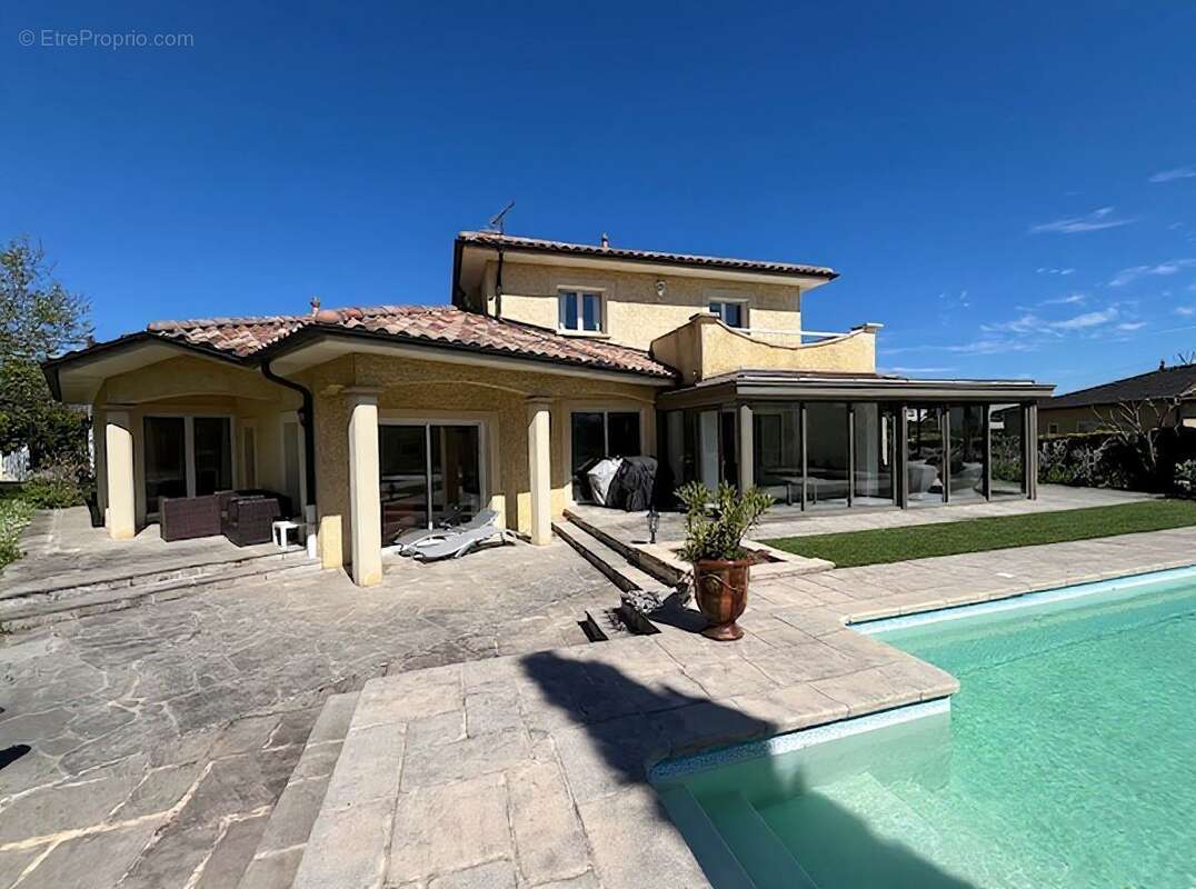 Maison à FONTAINES-SAINT-MARTIN